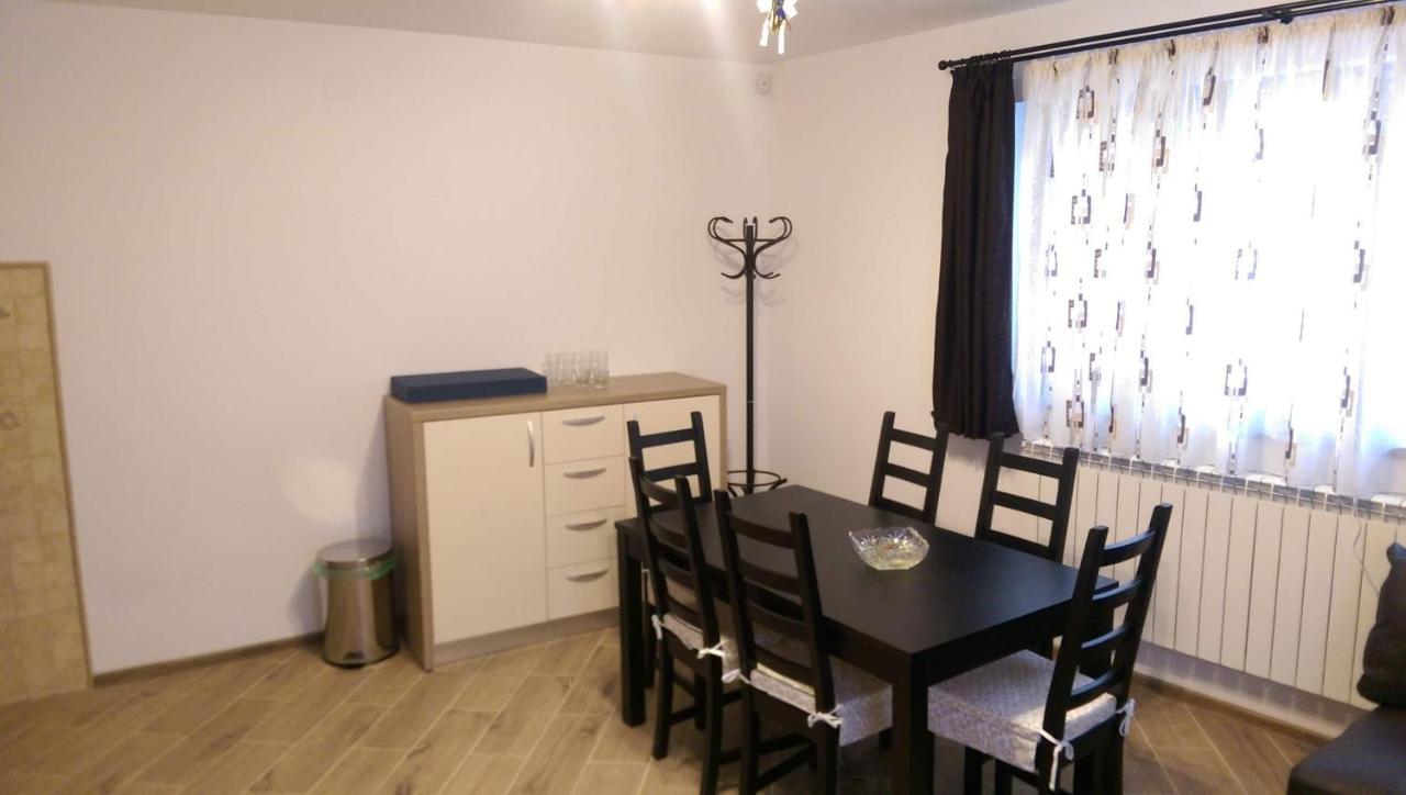 Apartamento Eva'S Little House - Acasa La Taticul Albinelor Sinca Veche Exterior foto